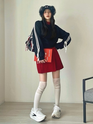 「by muni:r(バイ ムニール)のリボンバイカラークロップドスウェット/2023 AW COLLECTION(ニット/セーター)」を使った、T Λ Eさん(レディース・158cm)の冬コーディネート