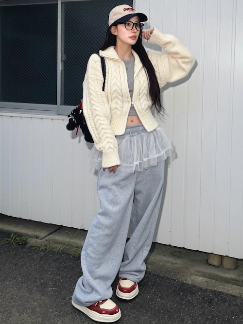 「Vipoa(ヴィポア)のレースドッキングスウェットパンツ(スウェットパンツ)」を使った、T Λ Eさん(レディース・158cm)の秋コーディネート