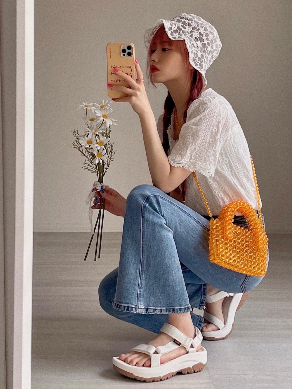 「PR、今日のコスメと服、myCHANEL、バケットハット、厚底サンダル、ビーズバッグ、ビタミンカラー、アウトドアスタイル、フレアパンツ、シースルー、きれいめカジュアル、カラー×コーデ、韓国ファッション、デニム、デニムっていいよね」｜「CHANELのルージュ アリュール ラック リクィッド リップカラー（つややかなサテン仕上がり）（口紅/リップティント/グロス、オレンジ系）」を使った、T Λ Eさん（レディース・158cm）の春コーディネートの1枚目の写真