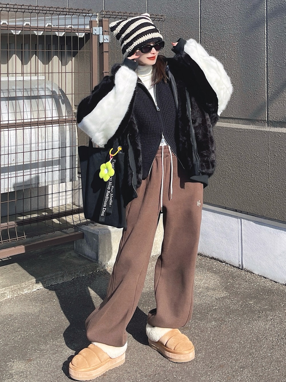 T Λ Eさんの「VARZAR(バザール)/Square Label Stripe Crochet Beanie/猫耳 Y2K ストライプ クロシェ ビーニー ニット帽（VARZAR）」を使ったコーディネートの1枚目の写真