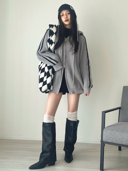 「Vipoa（ヴィポア）のPointed leather wide cover boots（ブーツ）」を使った、T Λ Eさん（レディース・158cm）の冬コーディネート