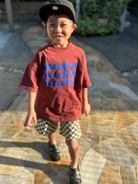「p.premier（ピードットプルミエ）のWe love VACATION2柄シンプルロゴ半袖Tシャツ（Tシャツ/カットソー）」を使った、3yamaさん（キッズ・120cm）の夏コーディネート