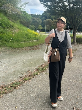 「アイテム（キーホルダー）」を使った、3yamaさん（レディース・160cm）の秋コーディネート