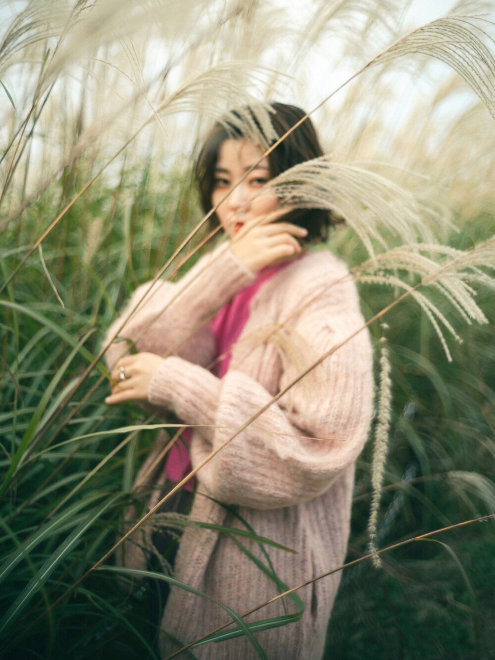 「CLANE、pink、girl、大人カジュアル、オトナ女子、オトナガーリー、オトナカワイイ、おとなコーデ」｜「CLANEの【CLANE(クラネ)】COLOR MOHAIR SHAGGY CARDIGAN/カラーモヘアシャギカーディガン/11106-1092（カーディガン/ボレロ、ピンク系）」を使った、Chatonneさん（レディース・162cm）の冬コーディネートの1枚目の写真