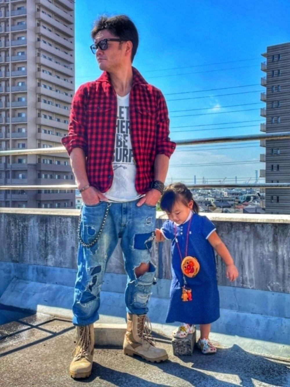 「ネイバーフッド、NEIGHBORHOOD、チェックシャツ、ロスコ、ROTHCO、ブーツ、ZARA、ダメージデニムパンツ、マーブルズ、秋コーデ、カジュアル、休日コーデ」｜「NEIGHBORHOODのウールジップチェックシャツ（シャツ/ブラウス、レッド系）」を使った、KOHさん（メンズ・172cm）の秋コーディネートの1枚目の写真