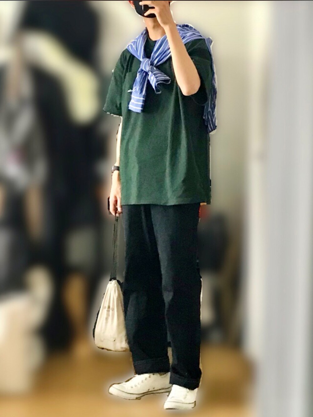 「夏コーデ、カジュアル、ゆるコーデ、大学生、ロゴT、ストライプ、肩がけ、ワイドパンツ、スニーカー、converse」｜「NAUTICAのNAUTICA/ノーティカ “TOO HEAVY” Poket S/S Tee/トゥーヘヴィーショートスリーブポケットTシャツ（Tシャツ/カットソー、グリーン系）」を使った、ずっきーさん（メンズ・178cm）の夏コーディネートの1枚目の写真