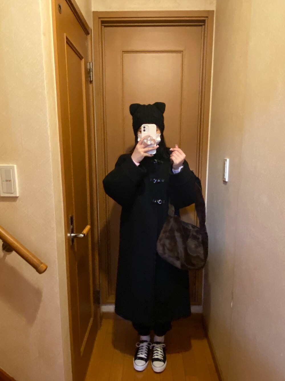 「休日スタイル」｜「EMSEXCITEのアイテム（スニーカー、ブラック系）」を使った、eri-nさん（レディース・156cm）の冬コーディネートの1枚目の写真