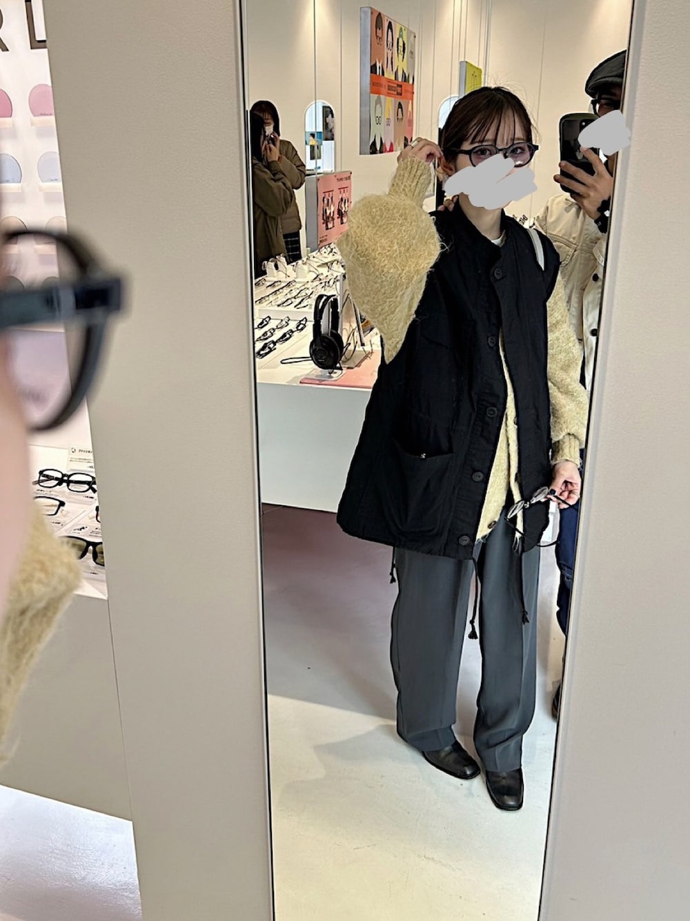 「ファッションを楽しもう、オトナカジュアル、シンプルコーデ、冬、モノトーン、パンツスタイル、おしゃれさんと繋がりたい、ミリタリーベスト、feepur、低身長コーデ、グレーパンツ、モヘアカーディガン、いいね、save、フォローお願いします🤑、いいね返し、秋冬コーデ」｜「me+em selectの【 関西コレクション出展決定！限定カラーが新登場 】me+em select(ミームセレクト)太ベルトハイウエストカラータックスラックス《 全２９色展開 》★（スラックス、グレー系）」を使った、uwaさん（レディース・152cm）の秋コーディネートの1枚目の写真