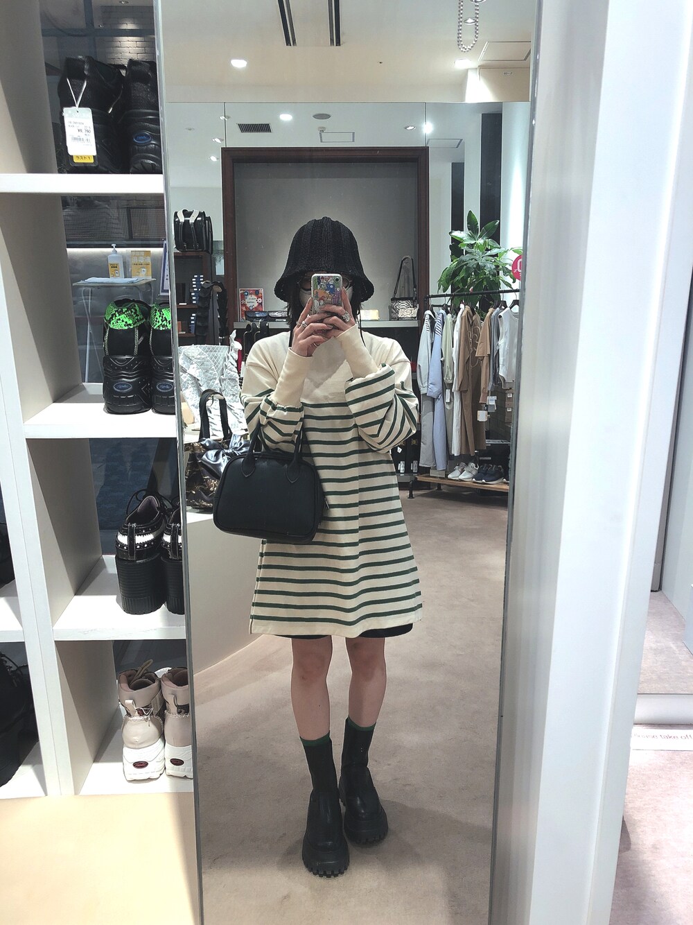 「カジュアルコーデ、ゆるコーデ、おしゃれさんと繋がりたい、プチプラ、休日スタイル、ブラックコーデ、グリーン、低身長、韓国ファッション、韓国、韓国コーデ、韓国好きな人と繋がりたい、shein、SHEIN」｜「BIGTIMEのアイテム（帽子、ブラック系）」を使った、uwaさん（レディース・152cm）の夏コーディネートの1枚目の写真
