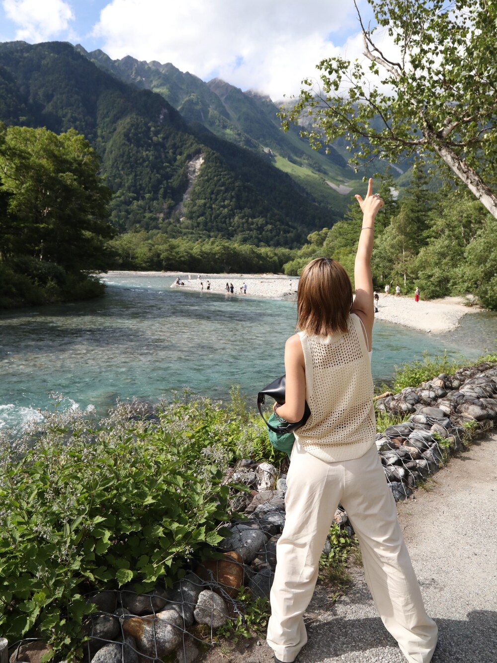 「旅行」｜「no brandのアイテム（タンクトップ、ベージュ系）」を使った、yuさん（レディース・155cm）の夏コーディネートの1枚目の写真
