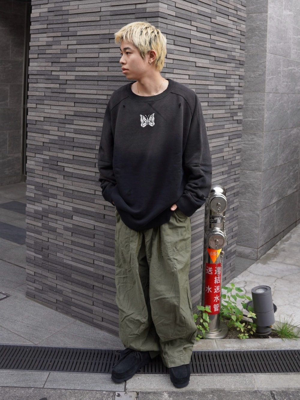 Needlesのスウェットを使った人気ファッションコーディネート