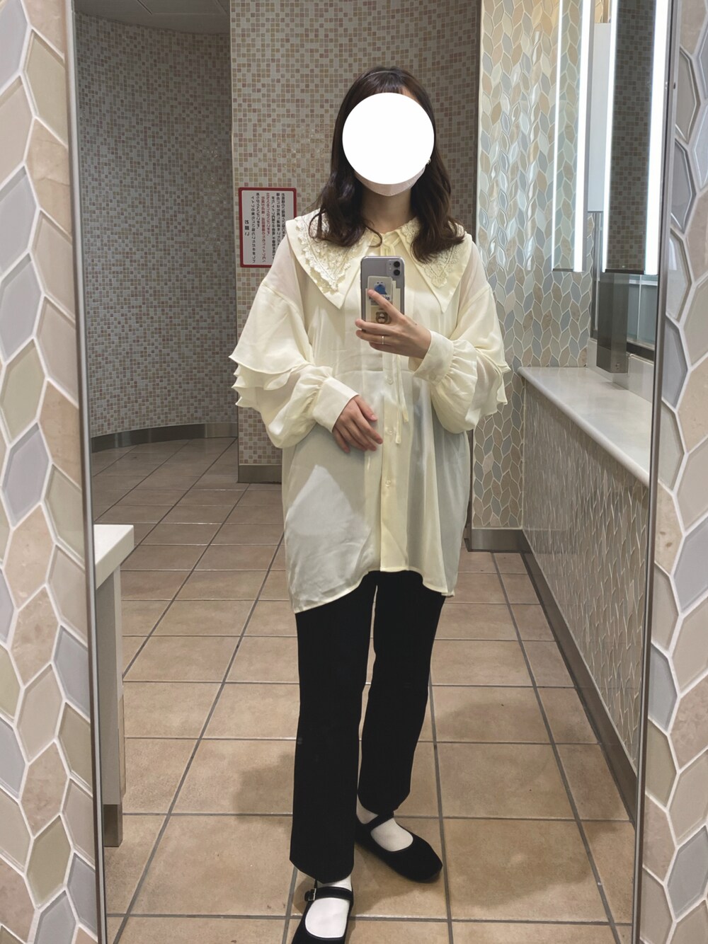 「秋のコーデ、モノトーン、お出かけコーデ、襟付きトップス、今日のコーデ」｜「UNIQLOのアイテム（スラックス、ブラック系）」を使った、nacoさん（レディース・158cm）の秋コーディネートの1枚目の写真