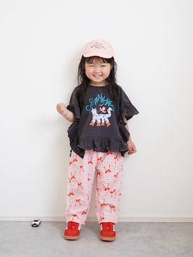 「Life Support Products（ライフサポートプロダクツ）のラウンドフリルトップス（Tシャツ/カットソー、グレー系）」を使った、しなつさん（キッズ・90cm）の春コーディネート