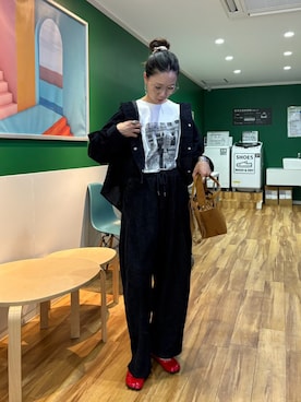 「DONOBAN（ドノバン）の【上品な艶感で差をつける大人のためのデニムジャケット】【pufe】ベロア デニム ショートジャケット レディース デニムジャケット Gジャン 起毛 光沢 襟付き 長袖 フロントポケット ゆったり 体型カバー 秋 冬 春 羽織り（デニムジャケット、ブルー系）」を使った、DONOBAN OFFICIALさん（レディース・167cm）の秋コーディネート