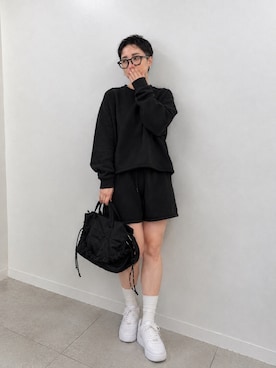 「pufe（ピュフェ）の【リラックス感を楽しむ大人のセットアップ】【pufe】ニット セットアップ ニットアップ レディース トップス ボトムス 着回し 体型カバー ゆったり リラックスショーツ ショートパンツ ウエストゴム ピュフェ 上下セット セーター 楽ちん ニットパンツ ショーパン クルーネック（セットアップ、ブラック系）」を使った、DONOBAN OFFICIALさん（レディース・167cm）の秋コーディネート