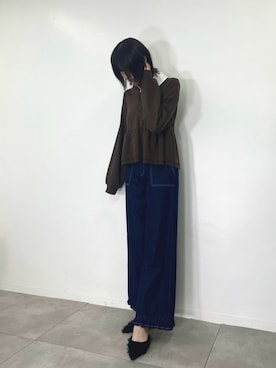 「DONOBAN（ドノバン）の【上品さとカジュアルさを絶妙にミックス】【pufe】裏毛ぺプラムトップス レディース スウェット トレーナー 襟付き 長袖 ペプラム ボリュームスリーブ ウエスト切替 異素材 配色トップス ゆったり Donoban ドノバン（スウェット、ブラウン系）」を使った、DONOBAN OFFICIALさん（レディース・167cm）の秋コーディネート