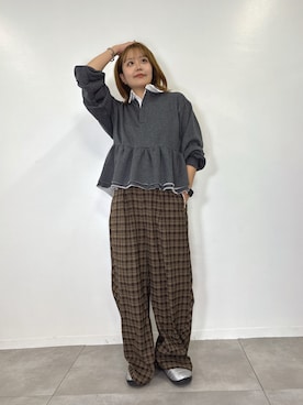 「DONOBAN（ドノバン）の【上品さとカジュアルさを絶妙にミックス】【pufe】裏毛ぺプラムトップス レディース スウェット トレーナー 襟付き 長袖 ペプラム ボリュームスリーブ ウエスト切替 異素材 配色トップス ゆったり Donoban ドノバン（スウェット、グレー系）」を使った、DONOBAN OFFICIALさん（レディース・167cm）の秋コーディネート