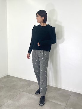 「DONOBAN（ドノバン）の【パワーショルダー デザインのフェザーニット】ポインティ ミューズ ニット レディース トップス セーター カラー カラーニット シャギー 起毛 ふわふわ ゆったり 体型カバー 長袖（ニット/セーター、ブラック系）」を使った、DONOBAN OFFICIALさん（レディース・167cm）の秋コーディネート