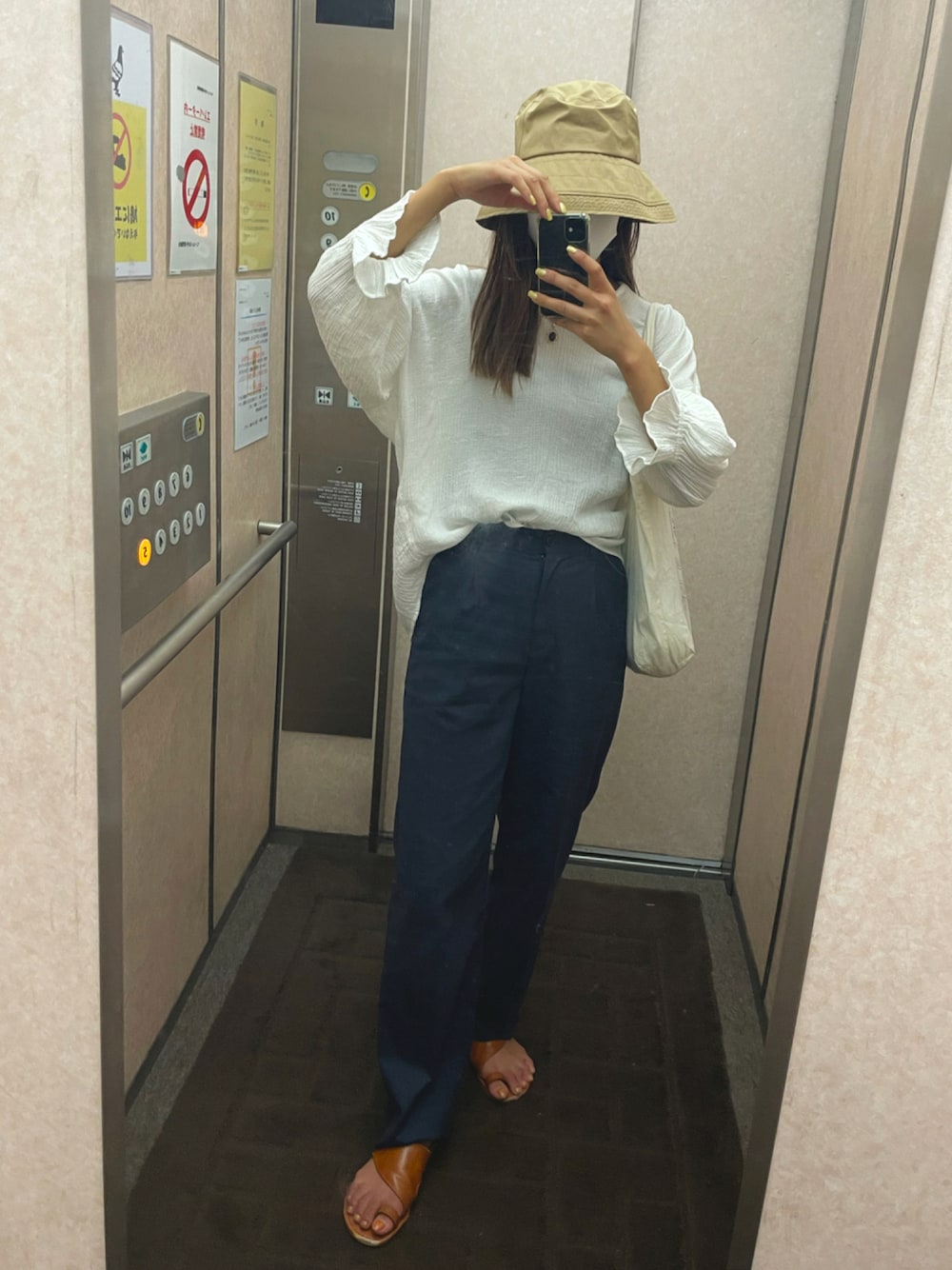 「ラクチンコーデ、休日コーデ、ワンマイルウェア、カジュアル、休日スタイル、リネンパンツ、ootd、夏コーデ、ブラウス、バケットハット、フリーズマート(FREE'S MART)」｜「FREE'S MARTのアイテム（シャツ/ブラウス、ホワイト系）」を使った、yukaさん（レディース・161cm）の夏コーディネートの1枚目の写真