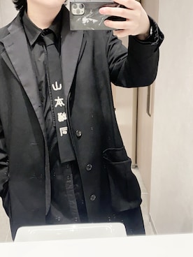ISSEY MIYAKEのテーラードジャケットを使った人気ファッション
