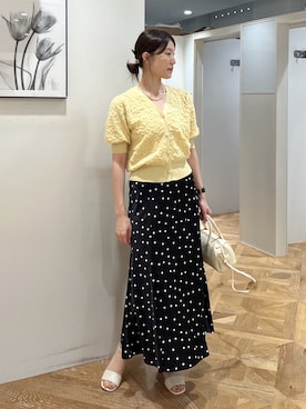 「NATURAL BEAUTY BASIC（ナチュラルビューティーベーシック）のふくれジャガードニットカーデ（カーディガン/ボレロ、イエロー系）」を使った、mizukiさん（レディース・161cm）の夏コーディネート