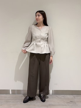 「NATURAL BEAUTY BASIC（ナチュラルビューティーベーシック）の＜ちょうど、いい服＞きゅっと、メリハリ仕掛けトップス（シャツ/ブラウス、ベージュ系）」を使った、mmmk513さん（レディース・164cm）の秋コーディネート