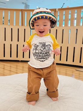 「Carhartt（カーハート）のアイテム（チノパンツ、ブラウン系）」を使った、小鉄くんさん（キッズ・70cm）の夏コーディネート
