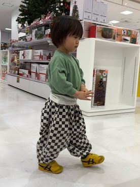 「aimoha（アイモハ）のアイテム（パンツ）」を使った、itoさん（キッズ・90cm）の春コーディネート