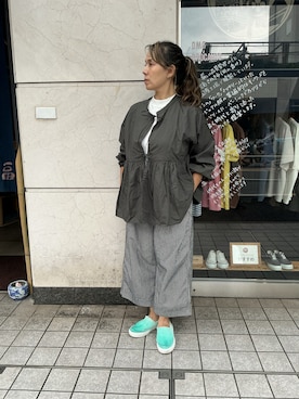 「Brocante（ブロカント）のアイテム（シャツ/ブラウス、グレー系）」を使った、edo104さん（レディース・156cm）の夏コーディネート