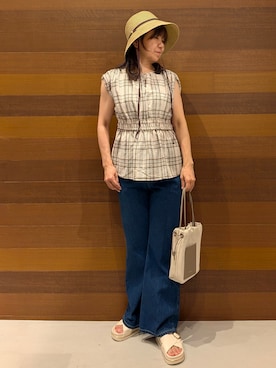 「index（インデックス）のシアーチェックペプラムブラウス【防シワ／洗濯機OK】（シャツ/ブラウス、ベージュ系）」を使った、momoさん（レディース・160cm）の夏コーディネート