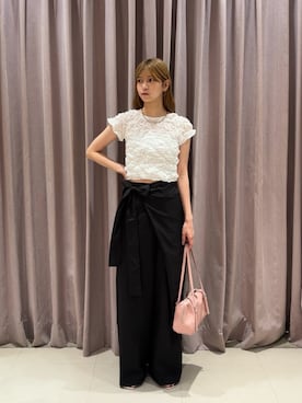「mystic（ミスティック）の《新色RED》ふわふわシャーリングTシャツ（Tシャツ/カットソー、ホワイト系）」を使った、ミクリさん（レディース・162cm）の夏コーディネート