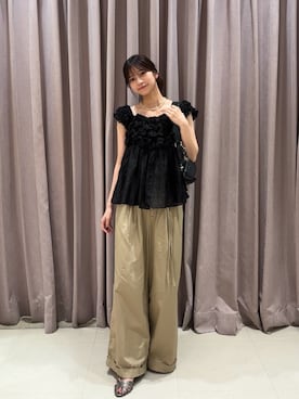 「mystic（ミスティック）の【ふわふわ素材/4色展開】ふわふわシャーリングチュニック（シャツ/ブラウス、ブラック系）」を使った、ミクリさん（レディース・162cm）の夏コーディネート