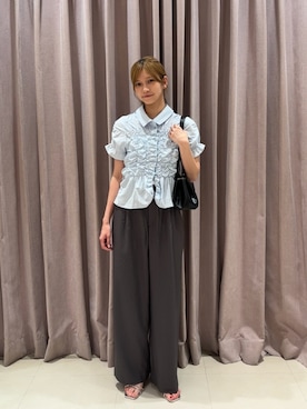 「mystic（ミスティック）の《＠___s_m17 セレクト/IVO》シャーリングシェイプシャツ（シャツ/ブラウス、ブルー系）」を使った、ミクリさん（レディース・162cm）の夏コーディネート