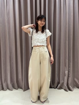 「mystic（ミスティック）の《新色RED》ふわふわシャーリングTシャツ（Tシャツ/カットソー、ホワイト系）」を使った、ミクリさん（レディース・162cm）の夏コーディネート