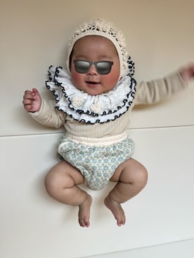 「&mignonのアイテム（Tシャツ/カットソー、ベージュ系）」を使った、ひなぷさん（キッズ・70cm）の冬コーディネート