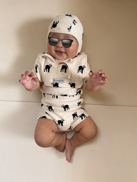 「monmimi（モンミミ）のアイテム（帽子、ホワイト系）」を使った、ひなぷさん（キッズ・70cm）の秋コーディネート
