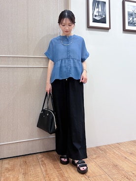 「SHOO・LA・RUE（シューラルー）の【体型カバー/洗濯機可】二の腕とお腹周りが隠せる シアーペプラムブラウス（シャツ/ブラウス、ブルー系）」を使った、なみさん（レディース・161cm）の夏コーディネート