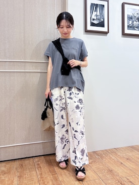 「SHOO・LA・RUE（シューラルー）の【洗濯機可】ダブルポケット 楊柳しぼしぼシアーシャツ（シャツ/ブラウス、ブラック系）」を使った、なみさん（レディース・161cm）の夏コーディネート