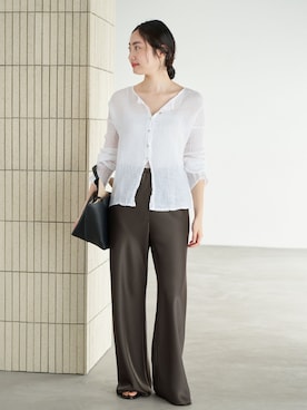 「plage（プラージュ）のSatin Bias Relax パンツ（その他パンツ、グレー系）」を使った、mizukaさん（レディース・162cm）の春コーディネート