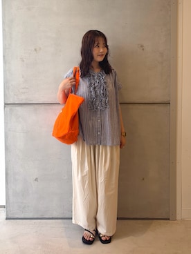 「URBAN RESEARCH DOORS（アーバンリサーチドアーズ）のギャザーボリュームパンツ｜イージーパンツ/ウエストゴム/大人カジュアル（その他パンツ）」を使った、eruさん（レディース・158cm）の夏コーディネート