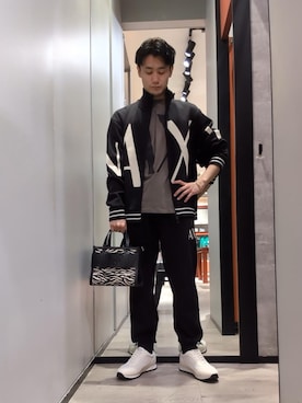 「ARMANI EXCHANGE（アルマーニエクスチェンジ）の【A|X アルマーニ エクスチェンジ】BOXロゴバックル アニマル柄ミニハンドバッグ（ハンドバッグ、ブラック系）」を使った、AOさん（メンズ・170cm）の夏コーディネート