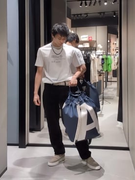 「ARMANI EXCHANGE（アルマーニエクスチェンジ）の【A|X アルマーニ エクスチェンジ】オールオーバーカモフラージュジャカード ルーズテーパード デニムパンツ_J82 LOOSE TAPERED（デニムパンツ、ブラック系）」を使った、AOさん（メンズ・170cm）の夏コーディネート