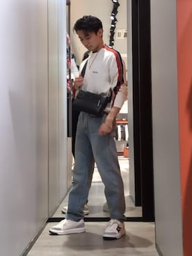 「ARMANI EXCHANGE（アルマーニエクスチェンジ）の【A|X アルマーニ エクスチェンジ】3Dロゴ スポーティ レースアップスニーカー（スニーカー、ホワイト系）」を使った、AOさん（メンズ・170cm）の秋コーディネート