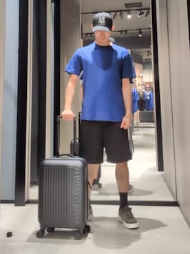 「アイテム（スーツケース/キャリーバッグ、ブラック系）」を使った、AOさん（メンズ・170cm）の夏コーディネート
