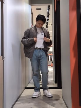 「ARMANI EXCHANGE（アルマーニエクスチェンジ）の【A|X アルマーニ エクスチェンジ】AXロゴ スリムフィット 長袖クルーネックTシャツ/SLIM（Tシャツ/カットソー、ホワイト系）」を使った、AOさん（メンズ・170cm）の秋コーディネート