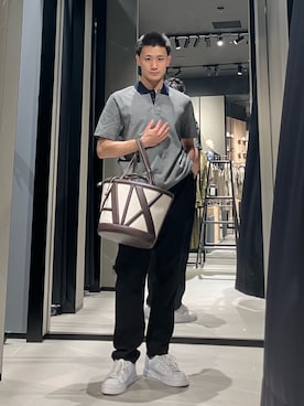 「ARMANI EXCHANGE（アルマーニエクスチェンジ）の【A|X アルマーニ エクスチェンジ】ビッグAXロゴ バケットトートバッグ（トートバッグ、ブラウン系）」を使った、AOさん（メンズ・171cm）の春コーディネート