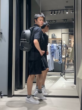 「ARMANI EXCHANGE（アルマーニエクスチェンジ）の【A|X アルマーニ エクスチェンジ】AXロゴ バックパック（バックパック/リュック、ブラック系）」を使った、AOさん（メンズ・171cm）の春コーディネート