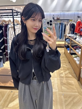 「LOWRYS FARM（ローリーズファーム）のTRビジューカーブパンツ 1077969（その他パンツ、グレー系）」を使った、りいあ🥣さん（レディース）の秋コーディネート