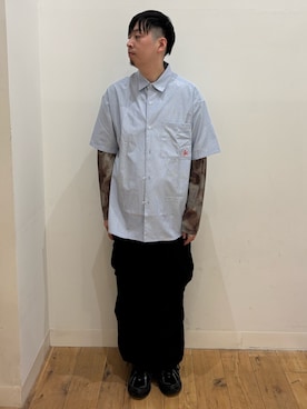 「SENSE OF PLACE by URBAN RESEARCH(センスオブプレイスバイアーバンリサーチ)の『別注』LOVE POP STUDIO×SENSE OF PLACE シャツ(シャツ/ブラウス、ブルー系)」を使った、*キミヲ*さん(メンズ・174cm)の春コーディネート