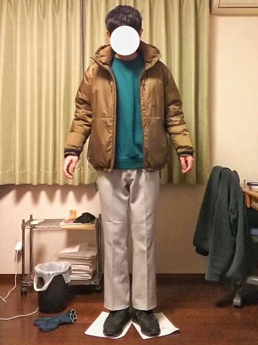 「シンプル、カジュアル、オトナカジュアル、冬コーデ、おしゃれさんと繋がりたい、ダウンジャケット、スウェット、フレアパンツ、スニーカー」｜「NANGAの【NANGA Mt.&Sea】オーロラダウンジャケット（ダウンジャケット/コート、ベージュ系）」を使った、Katzさん（メンズ・179cm）の冬コーディネートの1枚目の写真